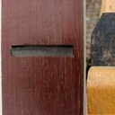 Noter les deux yeux sur le fer, signe d'un acier de meilleur qualitée