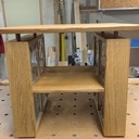 Petite table en carreaux de verre et du chêne