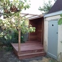 Petite terrasse pergola abris à bois