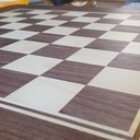 Table d'échecs avec ses pièces