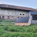 Petite cabane photovoltaïque en renfort de la première