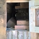 Rangement pour le bois sous les dessous de toit