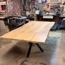 Table en Chêne massif avec un pied mikado