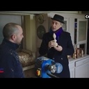 On n'est pas de bois !  Fallait il oser ?  lui l'a fait !