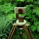 Trépied photographique et Leica en bois