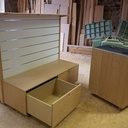 Mobilier commercial en hêtre multiligne