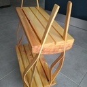 Une étagère pour flyers et cartes de visite