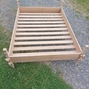 Lit et étagère de style médieval