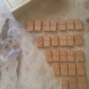 Boîte à dominos aux outils à main