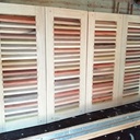 Volets à persiennes.