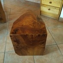 Petite table basse en loupe d'orme