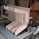 Tabouret "Mille-Pattes" en bois sur-cyclé