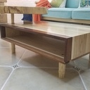 "Fourmi", table basse avec grain continu et cookie de noyer