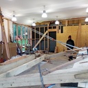 Levage à la chèvre #1. Le portique du sommier en chêne.