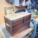 Coffre en noyer massif