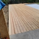 Terrasse bois autour d'une piscine