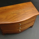 Commode miniature en noyer, copie d'un modèle alsacien du XVIII ème