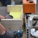 Escalier limon central avec main courante débillardée