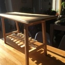 Petit banc pour se chausser, en pin et chêne