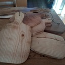 Petites planches à découper chêne et merisier.