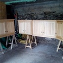 Meubles hauts avant d'être vernis