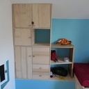 Placard, lit pas cabane et chevet chambre d'enfant