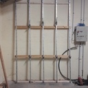 Presse à panneaux en alu avec machoires de dormants