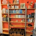 Bibliothèque du spitzbuewe avec échelle en bois