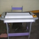 Petit bureau d'enfant inclinable