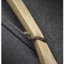 correct: l'arc suit la courbe du bois