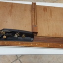 Planche à recaler et sa butée à angle réglable