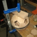 Ballon de foot en bois