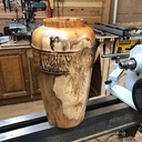 Grand vase tourné en if