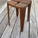 Une vieille lame de terrasse qui traine et le tabouret de Boris