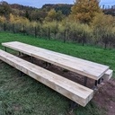 Une table d'extérieur