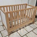 Lit bébé à barreaux