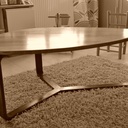 Table basse trois pieds