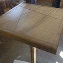 Table aux pieds courbes 2