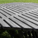 Un ensemble de chaises et table apéritive extérieure
