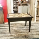 Petite table basse inspirée du système solaire