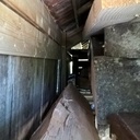 Rangement pour le bois sous les dessous de toit