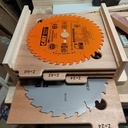 Rangement pour lames de scie circulaire.