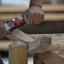 Escalier limon central avec main courante débillardée