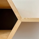 Bibliothèque suspendue en frêne olivier