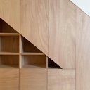 Bibliothèque-escalier vers mezzanine