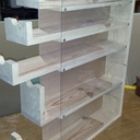 Un meuble de rangement pour fraises et mèches