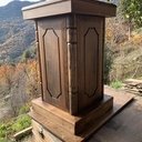 Piédestal en châtaignier massif de 200 ans recyclé