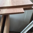 Porta pivotante em cedro