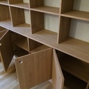 Bibliothèque et coin bureau