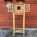 Cabinet sur piètement d'inspiration nippone